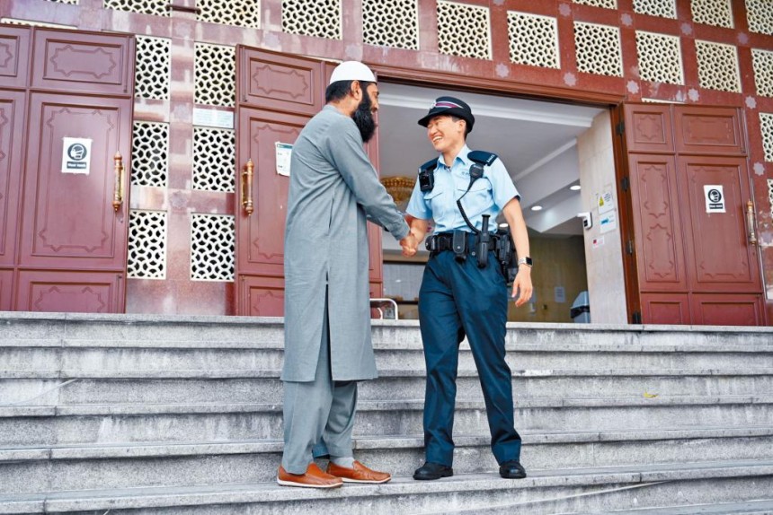 助清真寺教長尋回兒子女輔警難忘「動人相擁」教育用於警務「感覺好有意義」