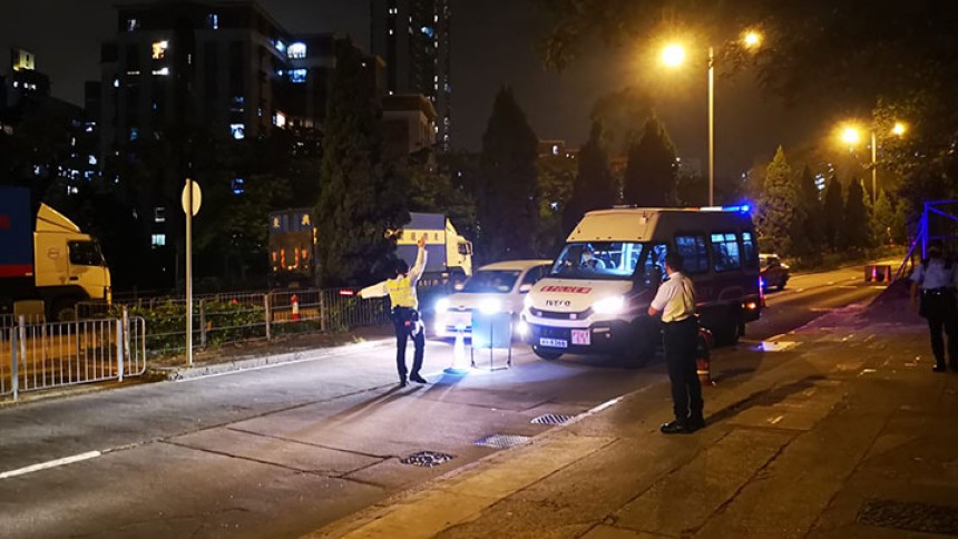 警方一連3日西九龍截查可疑車輛 拘26男女檢6000元毒品