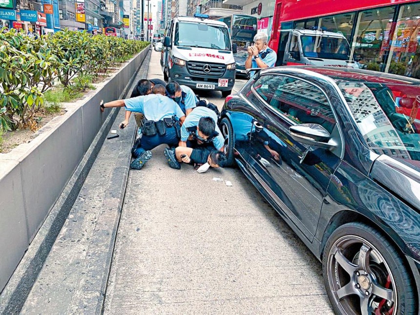 警擎槍拘捕涉藏毒青年