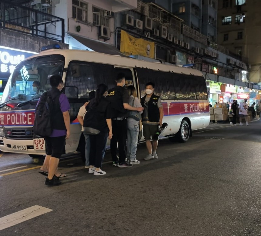 深水埗警區「犁庭掃穴」 拘20人包括4名通緝犯