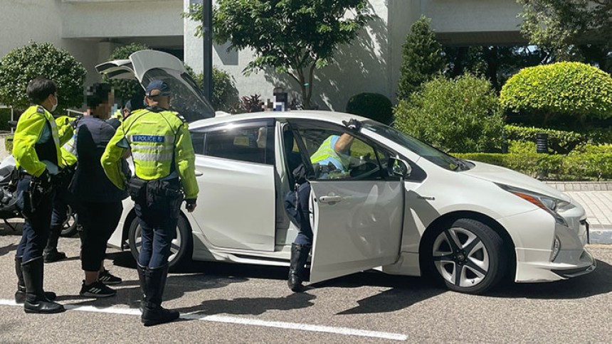 網上平台登私家車出租廣告 警放蛇拉白牌車司機