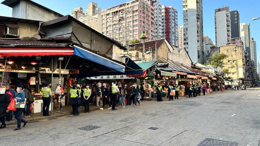 警方食環署打擊衞生黑點巡油麻地果欄 發32張告票另14車收「牛肉乾」