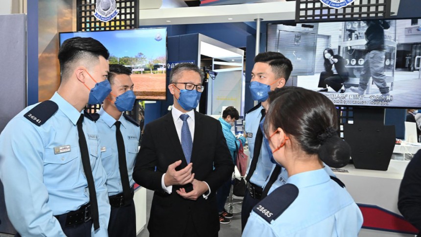 一連4日教育及職業博覽今起舉行 警隊參展設VR模擬射擊訓練