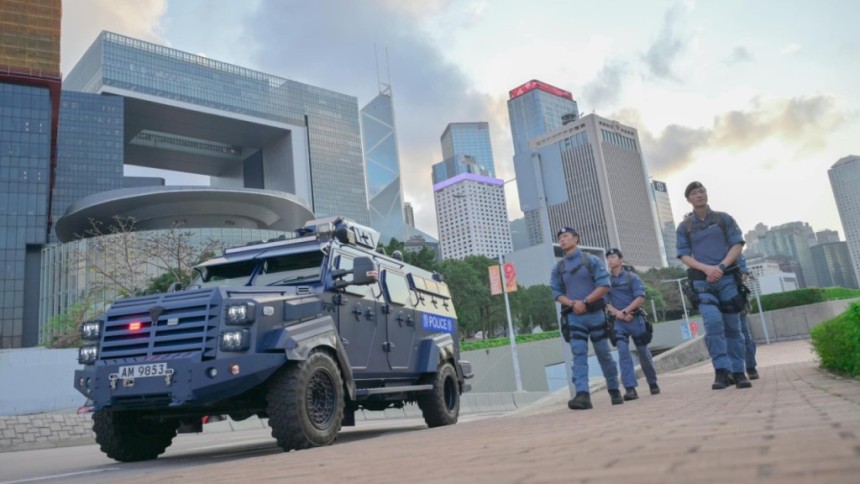 夏寶龍訪港警隊加強部署 反恐特勤隊及裝甲車各區高姿態巡邏